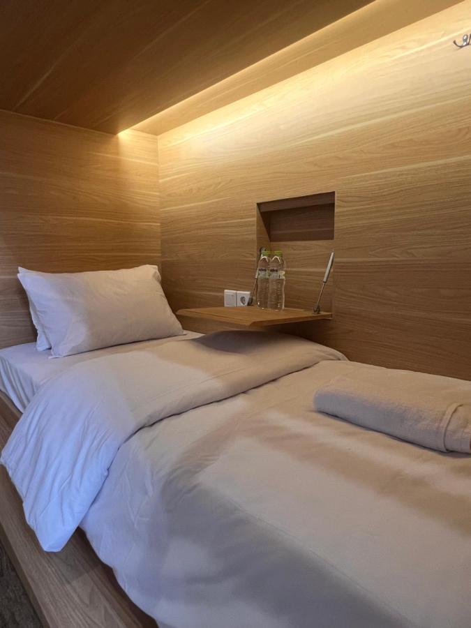 Sleep Studio Hotel City Center スラバヤ エクステリア 写真